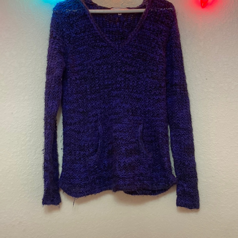 Blue carol rose sweater, size medium